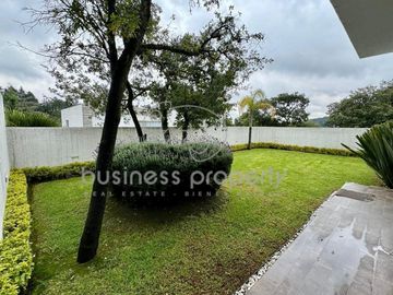 EXPECTACULAR CASA EN CONDADO DE SAYAVEDRA