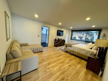 EXPECTACULAR CASA EN CONDADO DE SAYAVEDRA