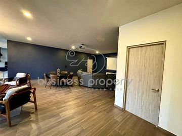 EXPECTACULAR CASA EN CONDADO DE SAYAVEDRA