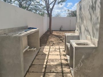 Casa en venta dentro de privada con amenidades en Conkal