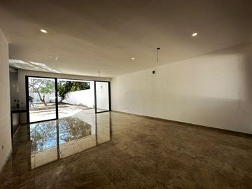 Casa en venta dentro de privada con amenidades en Conkal