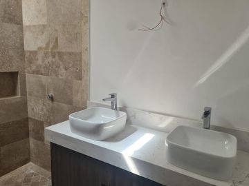 Casa en venta dentro de privada con amenidades en Conkal