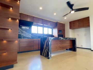 Venta Casa de Lujo En Privada BOSQUES DE ALTABRISA, Mérida