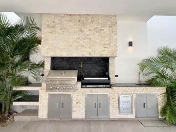 Venta Casa de Lujo En Privada BOSQUES DE ALTABRISA, Mérida