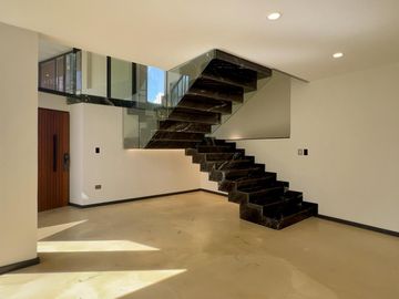 Venta Casa de Lujo En Privada BOSQUES DE ALTABRISA, Mérida