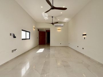 Venta Casa de Lujo En Privada BOSQUES DE ALTABRISA, Mérida