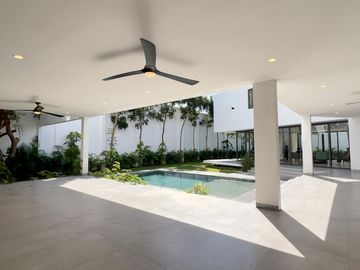 Venta Casa de Lujo En Privada BOSQUES DE ALTABRISA, Mérida
