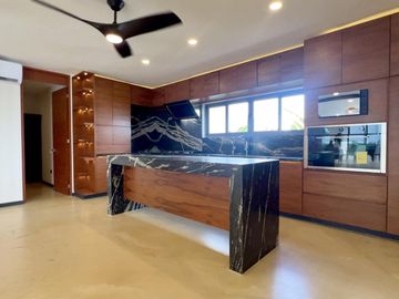 Venta Casa de Lujo En Privada BOSQUES DE ALTABRISA, Mérida
