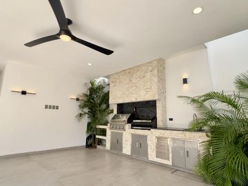 Venta Casa de Lujo En Privada BOSQUES DE ALTABRISA, Mérida