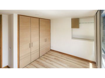 Luz, amplitud y terraza privada: tu nuevo hogar ideal.