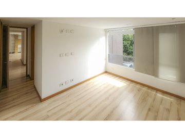 Luz, amplitud y terraza privada: tu nuevo hogar ideal.