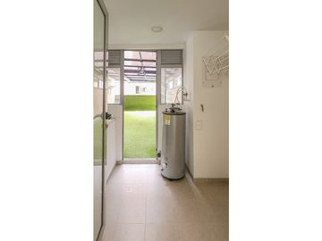 Luz, amplitud y terraza privada: tu nuevo hogar ideal.