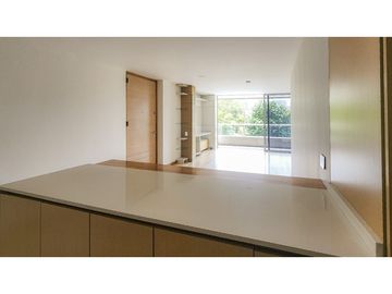 Luz, amplitud y terraza privada: tu nuevo hogar ideal.
