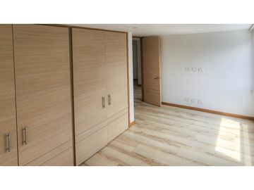 Luz, amplitud y terraza privada: tu nuevo hogar ideal.