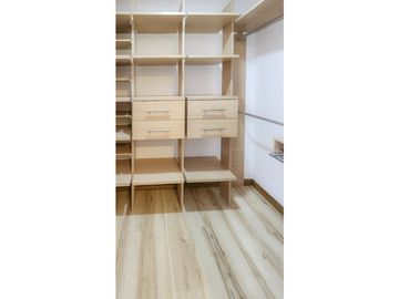 Luz, amplitud y terraza privada: tu nuevo hogar ideal.