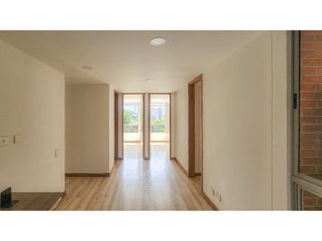 Luz, amplitud y terraza privada: tu nuevo hogar ideal.