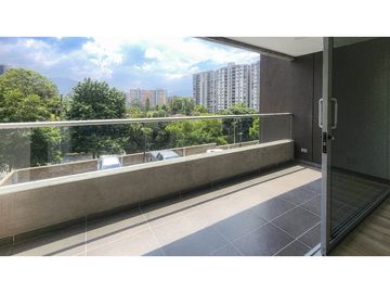 Luz, amplitud y terraza privada: tu nuevo hogar ideal.