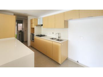 Luz, amplitud y terraza privada: tu nuevo hogar ideal.
