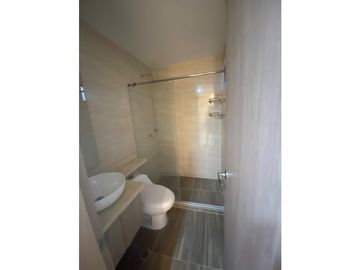 SE VENDE CASI NUEVO APARTAMENTO EN  LOS ALPES