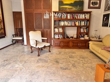 CASA EN VENTA, COL. COLINAS DE SAN JAVIER