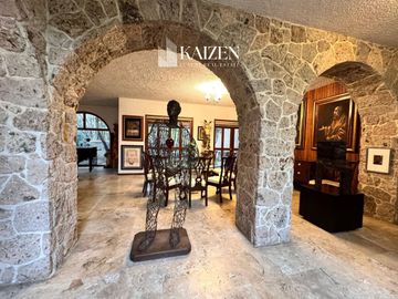 CASA EN VENTA, COL. COLINAS DE SAN JAVIER