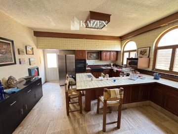 CASA EN VENTA, COL. COLINAS DE SAN JAVIER