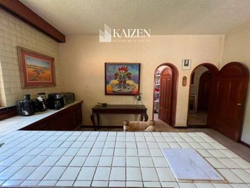 CASA EN VENTA, COL. COLINAS DE SAN JAVIER