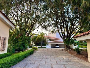 CASA EN VENTA, COL. COLINAS DE SAN JAVIER
