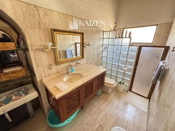 CASA EN VENTA, COL. COLINAS DE SAN JAVIER