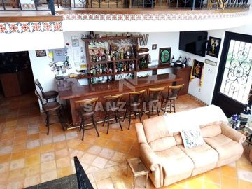 Praderas de la Hacienda: Gran casa campestre con amplio terreno y alberca