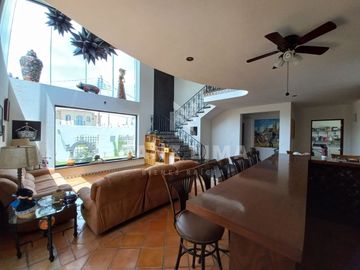 Praderas de la Hacienda: Gran casa campestre con amplio terreno y alberca
