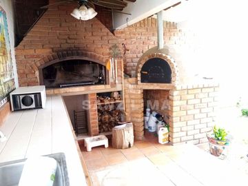 Praderas de la Hacienda: Gran casa campestre con amplio terreno y alberca