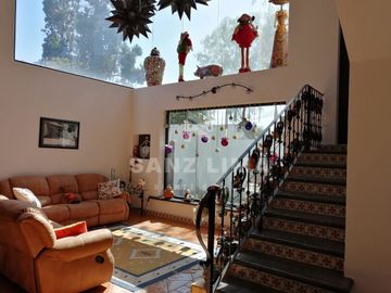 Praderas de la Hacienda: Gran casa campestre con amplio terreno y alberca