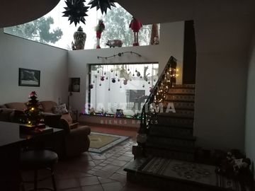 Praderas de la Hacienda: Gran casa campestre con amplio terreno y alberca