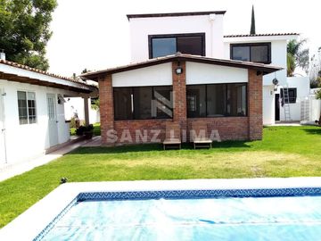 Praderas de la Hacienda: Gran casa campestre con amplio terreno y alberca