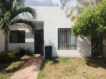 CASA DE UNA PLANTA EN VENTA EN FRACCIONAMIENTO LAS AMERICAS.
