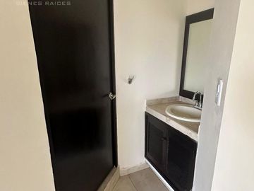 Casa en  Venta de 4 recamaras en la Col. Petrolera