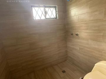 Casa en  Venta de 4 recamaras en la Col. Petrolera