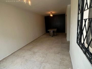 Casa en  Venta de 4 recamaras en la Col. Petrolera