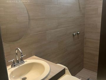 Casa en  Venta de 4 recamaras en la Col. Petrolera