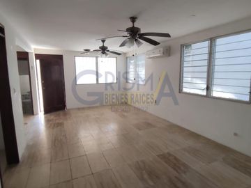 CASA EN VENTA EN JARDINES DE TUXPAN