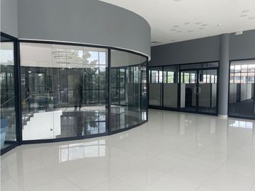 Alquilo vendo edificio comercial en la AV.Ramon Arias, El carmen