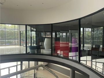 Alquilo vendo edificio comercial en la AV.Ramon Arias, El carmen