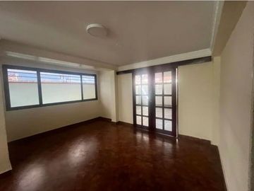 VENTA  CASA CON TERRAZA  FACIL ACCESO A LA VIA ISRAEL Y CALLE 50