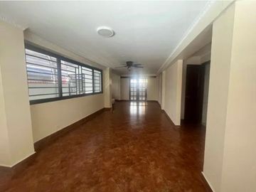 VENTA  CASA CON TERRAZA  FACIL ACCESO A LA VIA ISRAEL Y CALLE 50