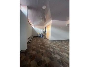 VENTA  CASA CON TERRAZA  FACIL ACCESO A LA VIA ISRAEL Y CALLE 50
