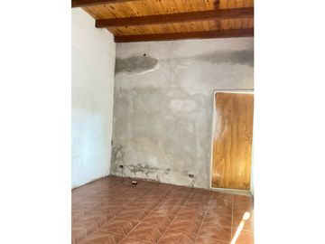 CASA EN VENTA / ARROYITO A 200 MTS DE LA AVENIDA ALBERDI