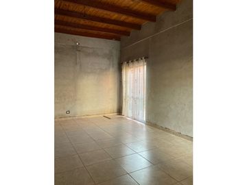 CASA EN VENTA / ARROYITO A 200 MTS DE LA AVENIDA ALBERDI
