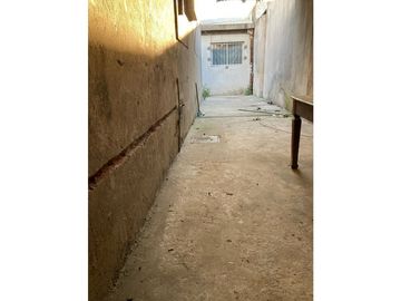 CASA EN VENTA / ARROYITO A 200 MTS DE LA AVENIDA ALBERDI