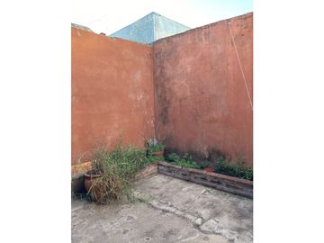 CASA EN VENTA / ARROYITO A 200 MTS DE LA AVENIDA ALBERDI